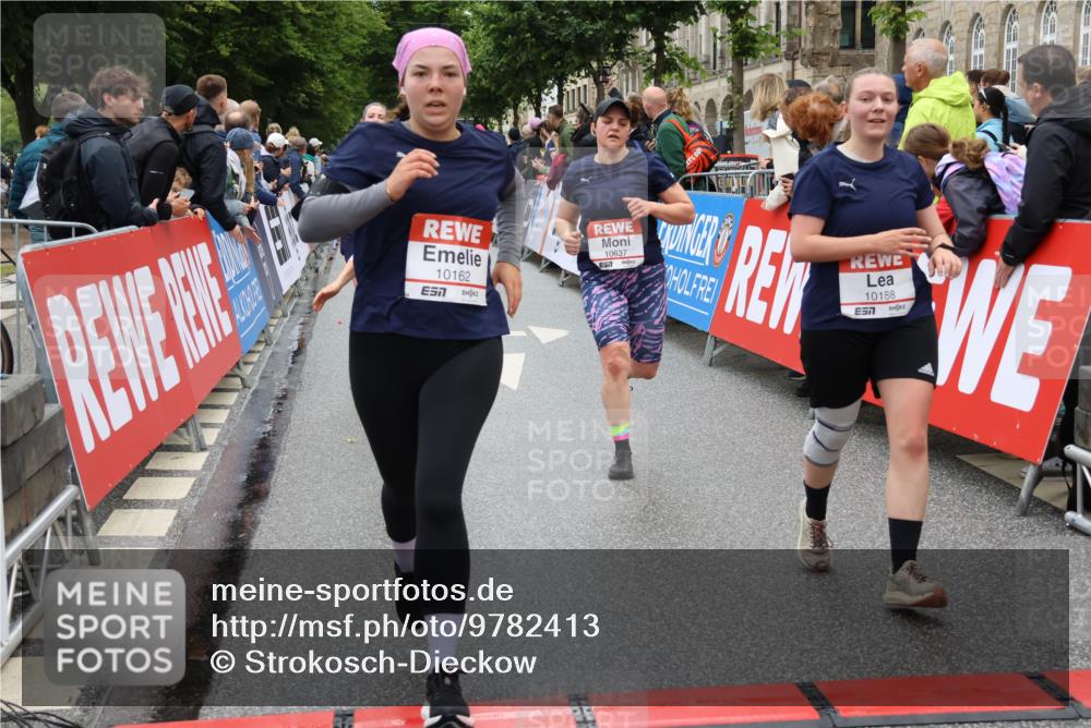 14.06.2026 - REWE Women's Run Strokosch-Dieckow http://msf.ph/oto/9782413 14.06.2026 10:01:04 Ziel 10162, 10188, 10393, 10454, 10594, 10613, 10637, 10663, 10805, 11104, 11483 meine-sportfotos.de