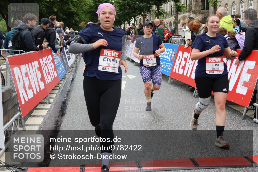 14.06.2026 - REWE Women's Run Strokosch-Dieckow http://msf.ph/oto/9782422 14.06.2026 10:01:04 Ziel 10162, 10188, 10393, 10454, 10594, 10613, 10637, 10663, 10805, 11104, 11483 meine-sportfotos.de