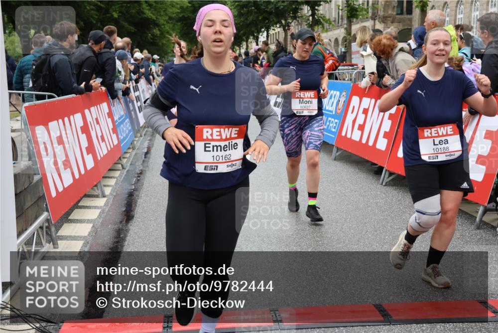 14.06.2026 - REWE Women's Run Strokosch-Dieckow http://msf.ph/oto/9782444 14.06.2026 10:01:04 Ziel 10162, 10188, 10393, 10454, 10594, 10613, 10637, 10663, 10805, 11104, 11483 meine-sportfotos.de
