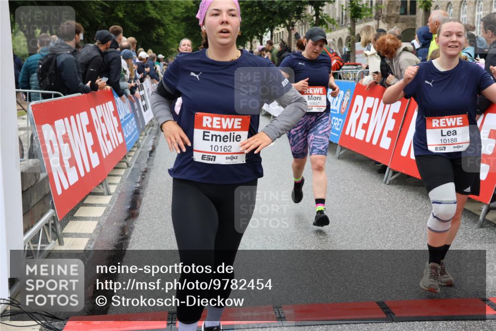 14.06.2026 - REWE Women's Run Strokosch-Dieckow http://msf.ph/oto/9782454 14.06.2026 10:01:04 Ziel 10162, 10188, 10393, 10454, 10594, 10613, 10637, 10663, 10805, 11104, 11483 meine-sportfotos.de