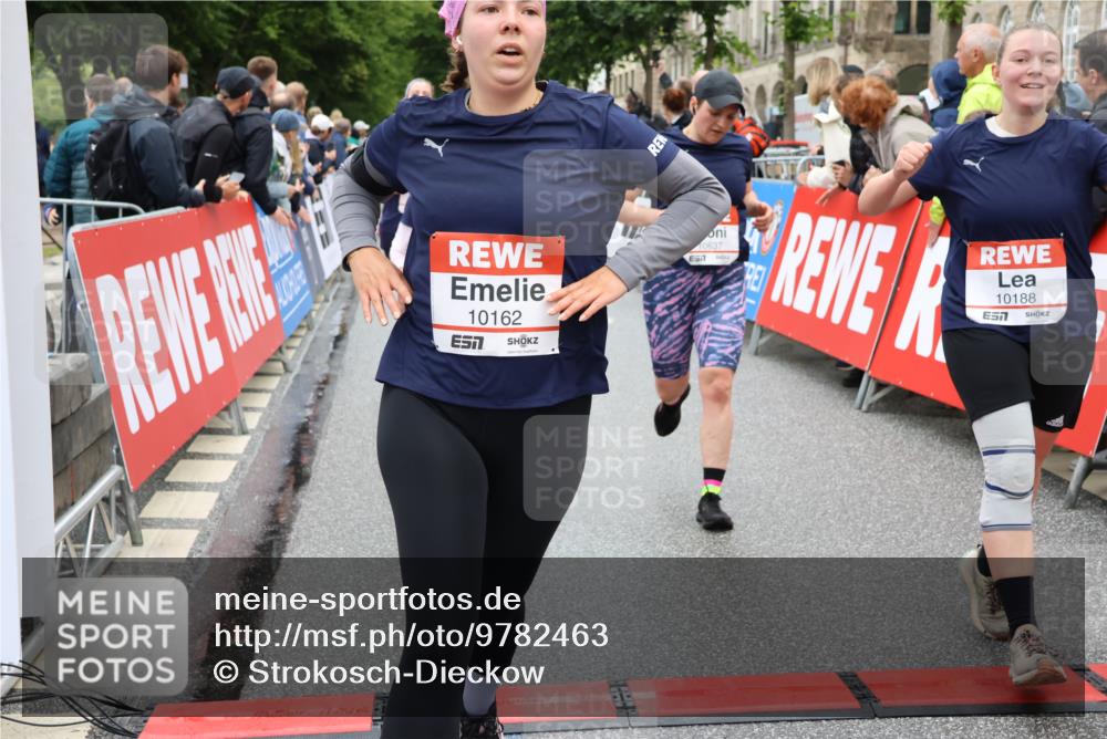 14.06.2026 - REWE Women's Run Strokosch-Dieckow http://msf.ph/oto/9782463 14.06.2026 10:01:04 Ziel 10162, 10188, 10393, 10454, 10594, 10613, 10637, 10663, 10805, 11104, 11483 meine-sportfotos.de