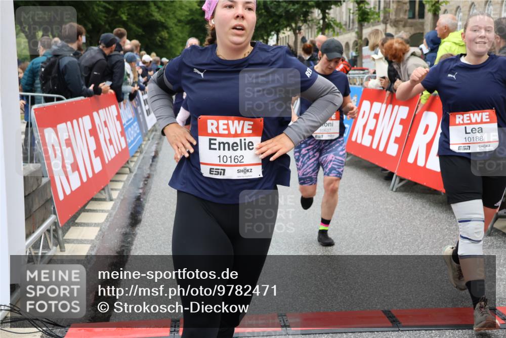 14.06.2026 - REWE Women's Run Strokosch-Dieckow http://msf.ph/oto/9782471 14.06.2026 10:01:04 Ziel 10162, 10188, 10393, 10454, 10594, 10613, 10637, 10663, 10805, 11104, 11483 meine-sportfotos.de