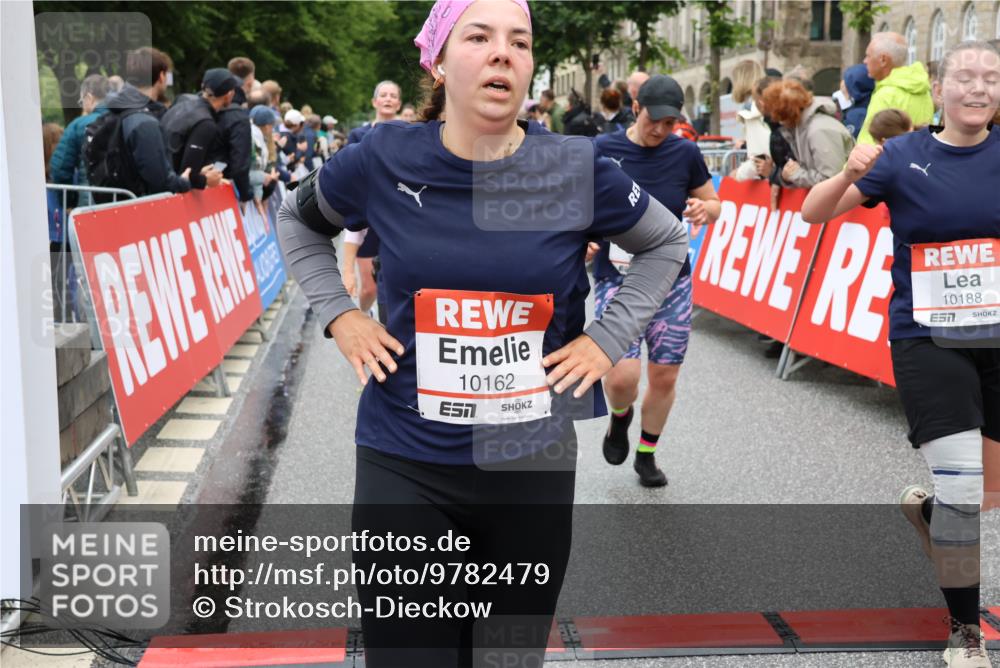 14.06.2026 - REWE Women's Run Strokosch-Dieckow http://msf.ph/oto/9782479 14.06.2026 10:01:04 Ziel 10162, 10188, 10393, 10454, 10594, 10613, 10637, 10663, 10805, 11104, 11483 meine-sportfotos.de