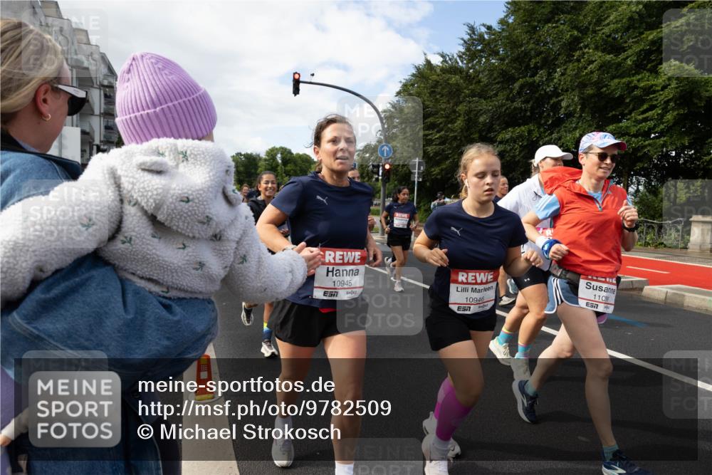 14.06.2026 - REWE Women's Run Michael Strokosch http://msf.ph/oto/9782509 14.06.2026 09:13:39 Laufen 10945, 10946, 11038, 7 meine-sportfotos.de