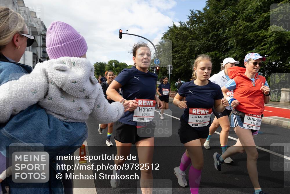 14.06.2026 - REWE Women's Run Michael Strokosch http://msf.ph/oto/9782512 14.06.2026 09:13:39 Laufen 10945, 57, 10946, 11038 meine-sportfotos.de