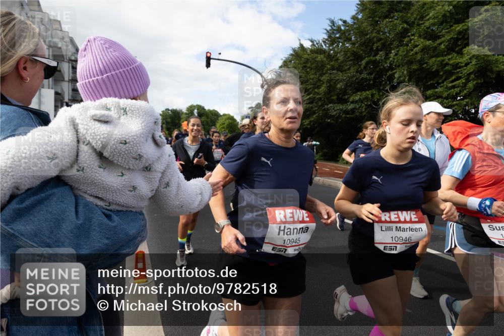 14.06.2026 - REWE Women's Run Michael Strokosch http://msf.ph/oto/9782518 14.06.2026 09:13:39 Laufen 10945, 7, 10946, 1 meine-sportfotos.de