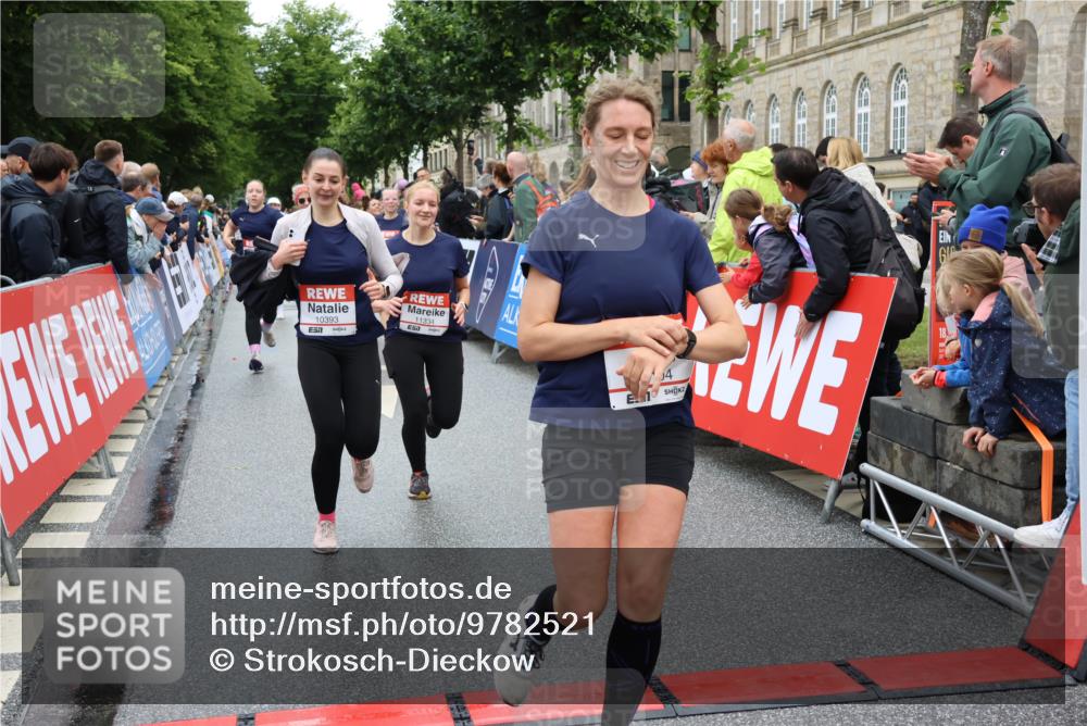 14.06.2026 - REWE Women's Run Strokosch-Dieckow http://msf.ph/oto/9782521 14.06.2026 10:01:08 Ziel 10162, 10188, 10204, 10370, 10393, 10522, 10576, 10594, 10613, 10637, 10663, 10805, 11104, 11150, 11334, 11440, 11472, 11483 meine-sportfotos.de
