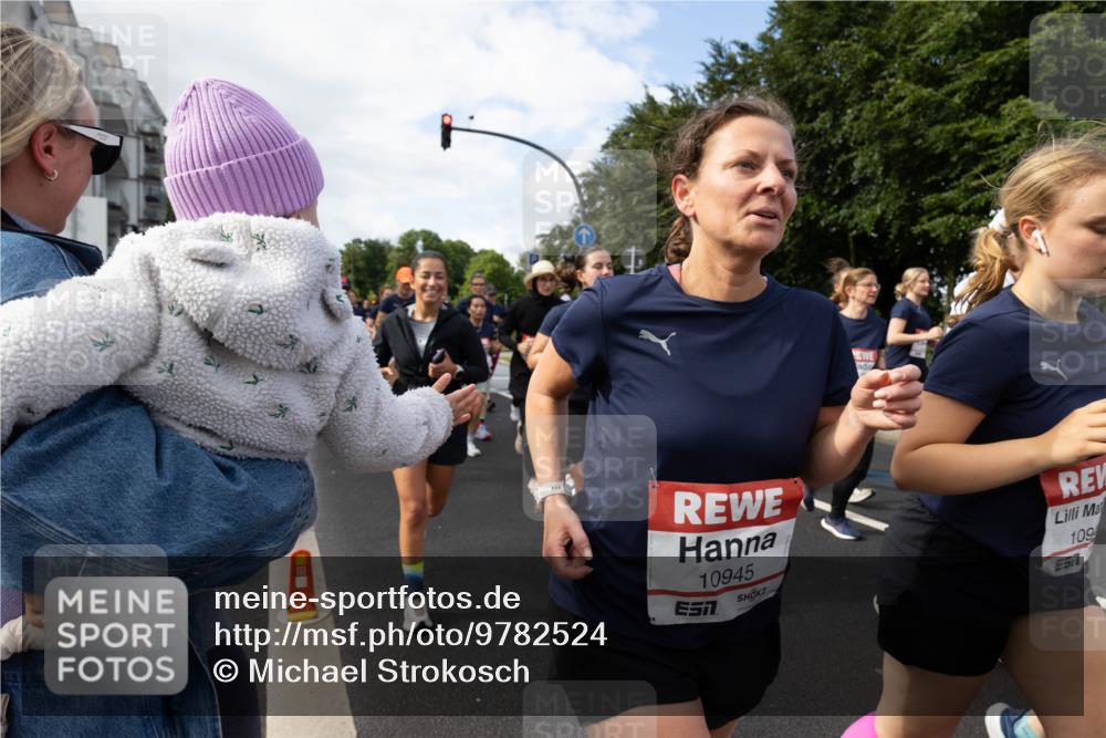 14.06.2026 - REWE Women's Run Michael Strokosch http://msf.ph/oto/9782524 14.06.2026 09:13:39 Laufen 10945, 109 meine-sportfotos.de