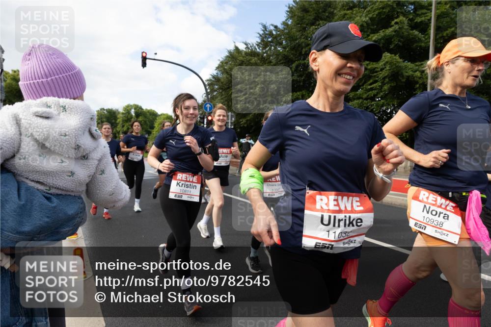 14.06.2026 - REWE Women's Run Michael Strokosch http://msf.ph/oto/9782545 14.06.2026 09:13:42 Laufen 10811, 7, 10056, 10341, 11032, 10938 meine-sportfotos.de