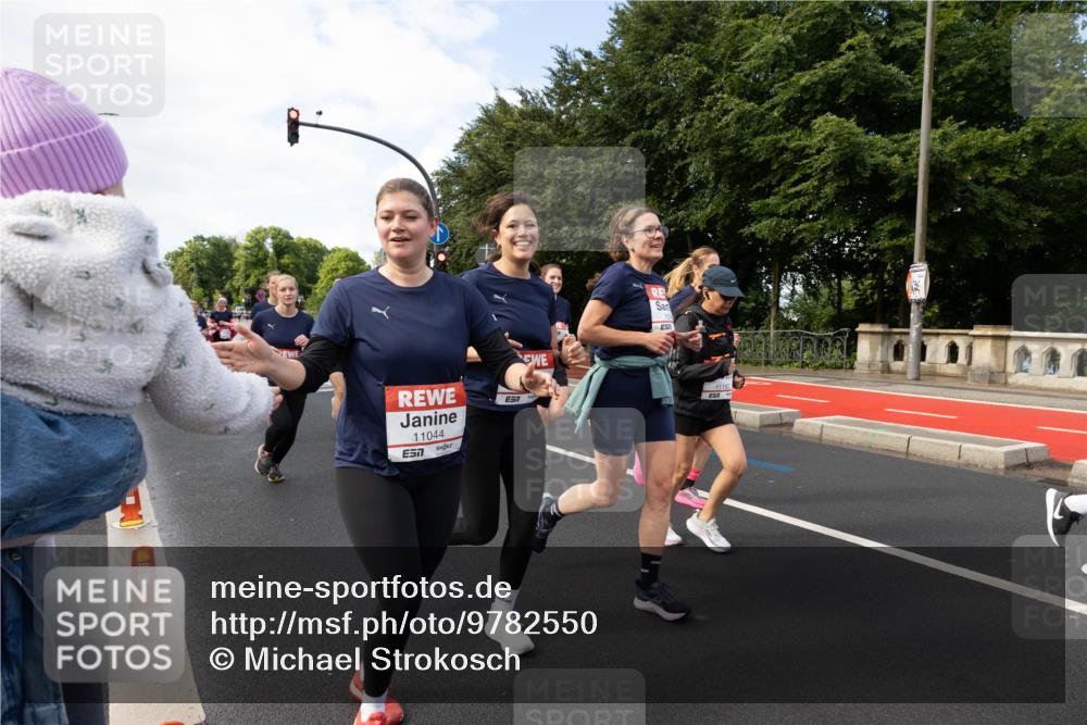 14.06.2026 - REWE Women's Run Michael Strokosch http://msf.ph/oto/9782550 14.06.2026 09:13:43 Laufen 11044, 77, 11153 meine-sportfotos.de