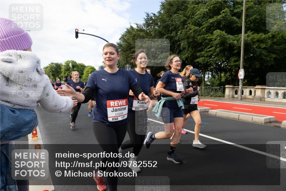 14.06.2026 - REWE Women's Run Michael Strokosch http://msf.ph/oto/9782552 14.06.2026 09:13:43 Laufen 11044, 11045, 7 meine-sportfotos.de
