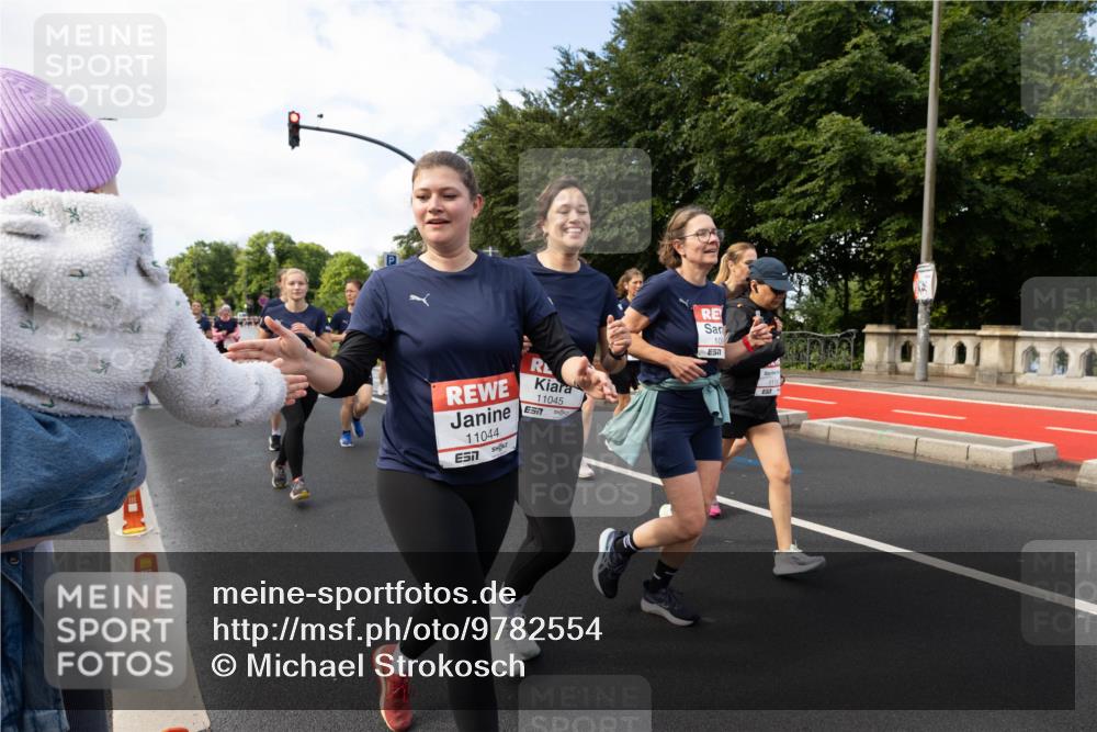 14.06.2026 - REWE Women's Run Michael Strokosch http://msf.ph/oto/9782554 14.06.2026 09:13:43 Laufen 11044, 7, 11045, 7, 10, 51 meine-sportfotos.de