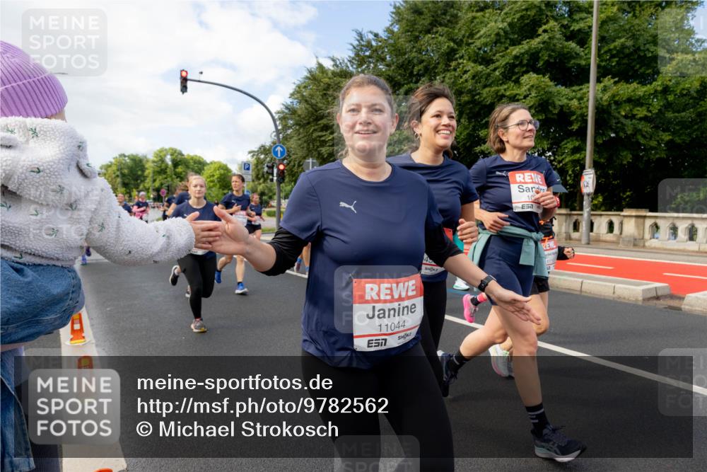 14.06.2026 - REWE Women's Run Michael Strokosch http://msf.ph/oto/9782562 14.06.2026 09:13:44 Laufen 11044, 45, 10, 7 meine-sportfotos.de