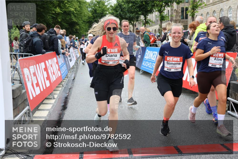 14.06.2026 - REWE Women's Run Strokosch-Dieckow http://msf.ph/oto/9782592 14.06.2026 10:01:11 Ziel 10068, 10162, 10188, 10204, 10370, 10393, 10522, 10576, 10594, 10613, 10637, 10663, 11104, 11150, 11334, 11440, 11472, 11522 meine-sportfotos.de