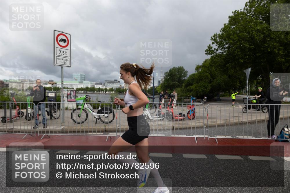 14.06.2026 - REWE Women's Run Michael Strokosch http://msf.ph/oto/9782596 14.06.2026 09:36:11 Laufen 7, 5, 11, 18 meine-sportfotos.de