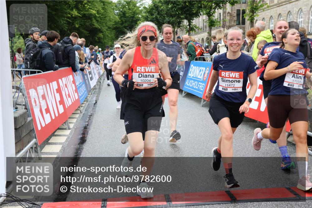 14.06.2026 - REWE Women's Run Strokosch-Dieckow http://msf.ph/oto/9782600 14.06.2026 10:01:11 Ziel 10068, 10162, 10188, 10204, 10370, 10393, 10522, 10576, 10594, 10613, 10637, 10663, 11104, 11150, 11334, 11440, 11472, 11522 meine-sportfotos.de