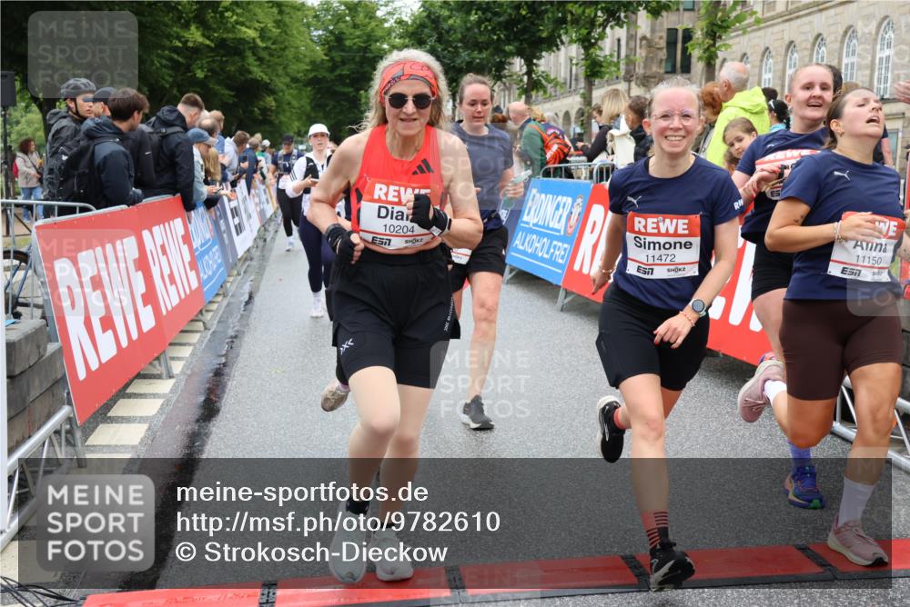 14.06.2026 - REWE Women's Run Strokosch-Dieckow http://msf.ph/oto/9782610 14.06.2026 10:01:11 Ziel 10068, 10162, 10188, 10204, 10370, 10393, 10522, 10576, 10594, 10613, 10637, 10663, 11104, 11150, 11334, 11440, 11472, 11522 meine-sportfotos.de