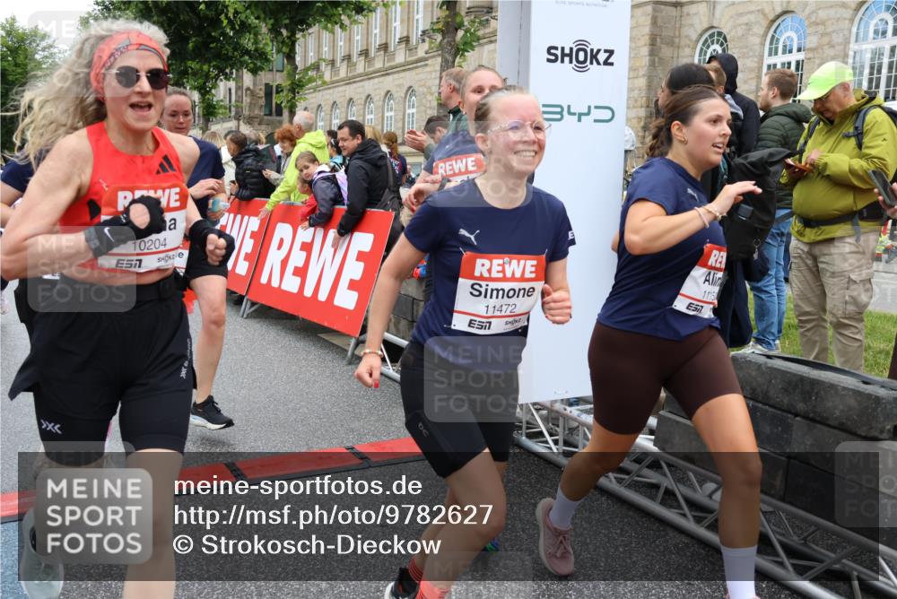 14.06.2026 - REWE Women's Run Strokosch-Dieckow http://msf.ph/oto/9782627 14.06.2026 10:01:11 Ziel 10068, 10162, 10188, 10204, 10370, 10393, 10522, 10576, 10594, 10613, 10637, 10663, 11104, 11150, 11334, 11440, 11472, 11522 meine-sportfotos.de