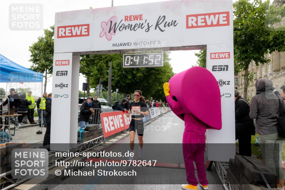 14.06.2026 - REWE Women's Run Michael Strokosch http://msf.ph/oto/9782647 14.06.2026 09:42:33 Laufen 5, 0, 48, 52, 34 meine-sportfotos.de