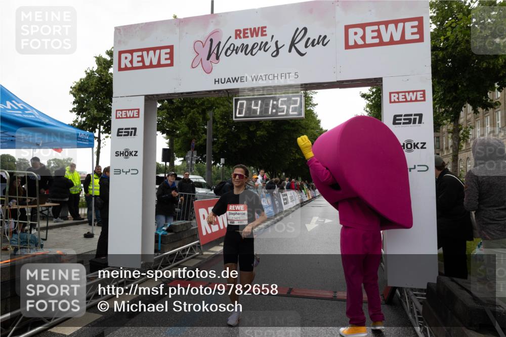 14.06.2026 - REWE Women's Run Michael Strokosch http://msf.ph/oto/9782658 14.06.2026 09:42:33 Laufen 5, 04, 52, 34, 11471 meine-sportfotos.de