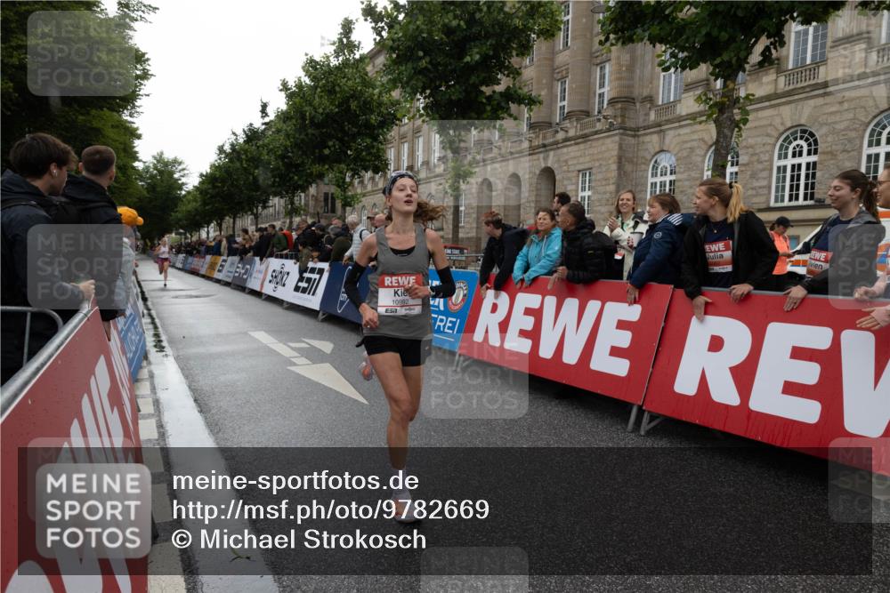 14.06.2026 - REWE Women's Run Michael Strokosch http://msf.ph/oto/9782669 14.06.2026 09:43:19 Laufen 10992 meine-sportfotos.de