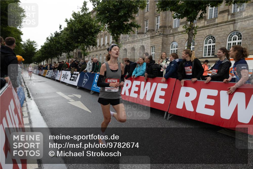 14.06.2026 - REWE Women's Run Michael Strokosch http://msf.ph/oto/9782674 14.06.2026 09:43:19 Laufen 1099, 7 meine-sportfotos.de
