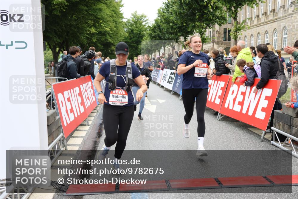 14.06.2026 - REWE Women's Run Strokosch-Dieckow http://msf.ph/oto/9782675 14.06.2026 10:01:14 Ziel 10068, 10204, 10370, 10393, 10522, 10576, 10594, 10663, 11104, 11150, 11265, 11308, 11334, 11440, 11472, 11522 meine-sportfotos.de