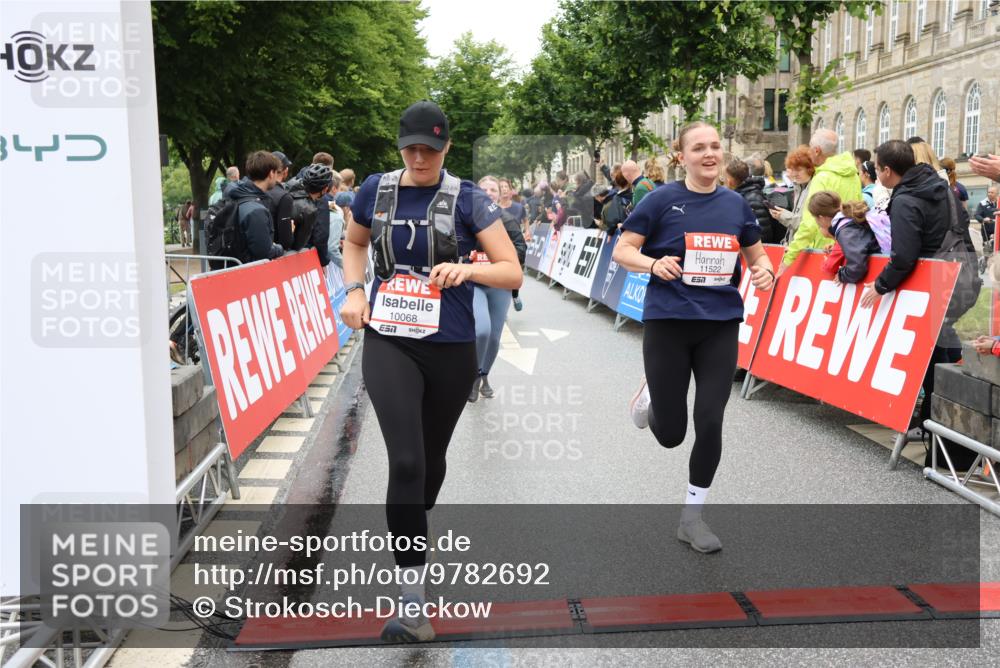 14.06.2026 - REWE Women's Run Strokosch-Dieckow http://msf.ph/oto/9782692 14.06.2026 10:01:15 Ziel 10068, 10204, 10370, 10393, 10522, 10576, 10663, 11104, 11150, 11265, 11308, 11334, 11412, 11440, 11472, 11522 meine-sportfotos.de