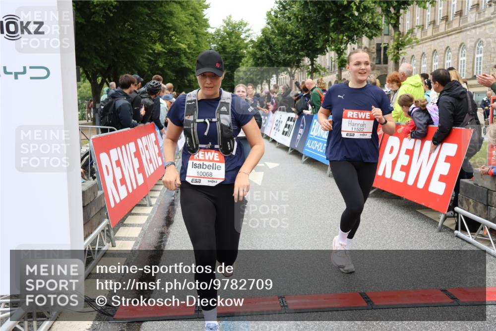14.06.2026 - REWE Women's Run Strokosch-Dieckow http://msf.ph/oto/9782709 14.06.2026 10:01:15 Ziel 10068, 10204, 10370, 10393, 10522, 10576, 10663, 11104, 11150, 11265, 11308, 11334, 11412, 11440, 11472, 11522 meine-sportfotos.de