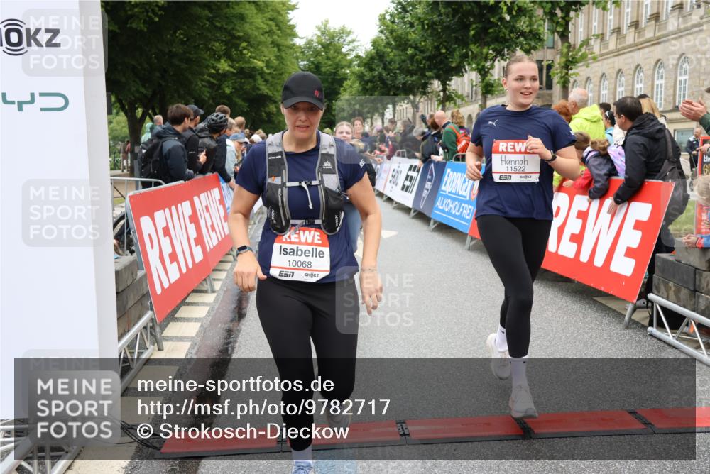 14.06.2026 - REWE Women's Run Strokosch-Dieckow http://msf.ph/oto/9782717 14.06.2026 10:01:15 Ziel 10068, 10204, 10370, 10393, 10522, 10576, 10663, 11104, 11150, 11265, 11308, 11334, 11412, 11440, 11472, 11522 meine-sportfotos.de