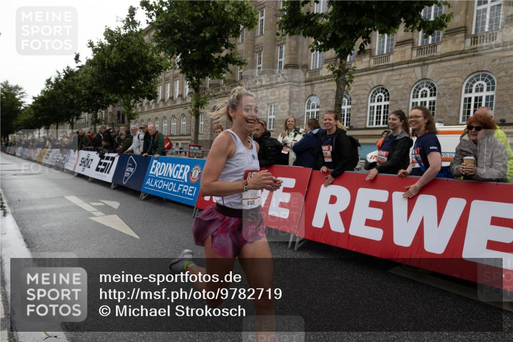 14.06.2026 - REWE Women's Run Michael Strokosch http://msf.ph/oto/9782719 14.06.2026 09:43:23 Laufen 100, 657 meine-sportfotos.de