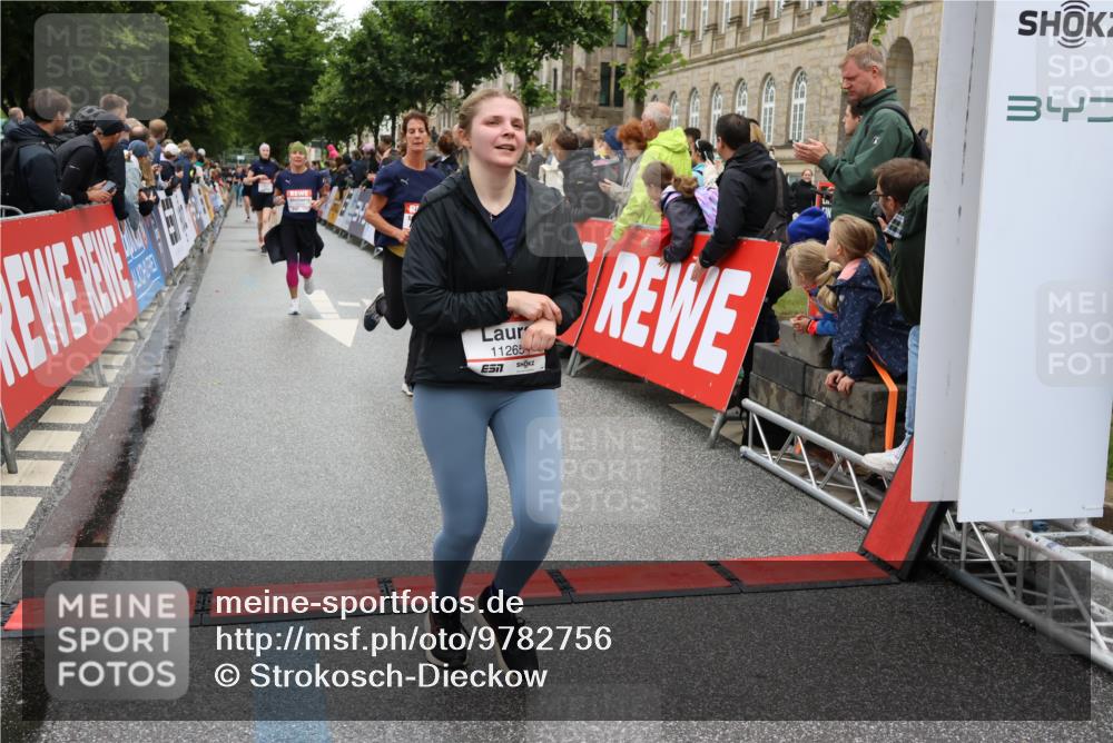 14.06.2026 - REWE Women's Run Strokosch-Dieckow http://msf.ph/oto/9782756 14.06.2026 10:01:16 Ziel 10068, 10204, 10370, 10393, 10522, 10576, 10663, 11104, 11150, 11265, 11308, 11334, 11412, 11440, 11472, 11522 meine-sportfotos.de