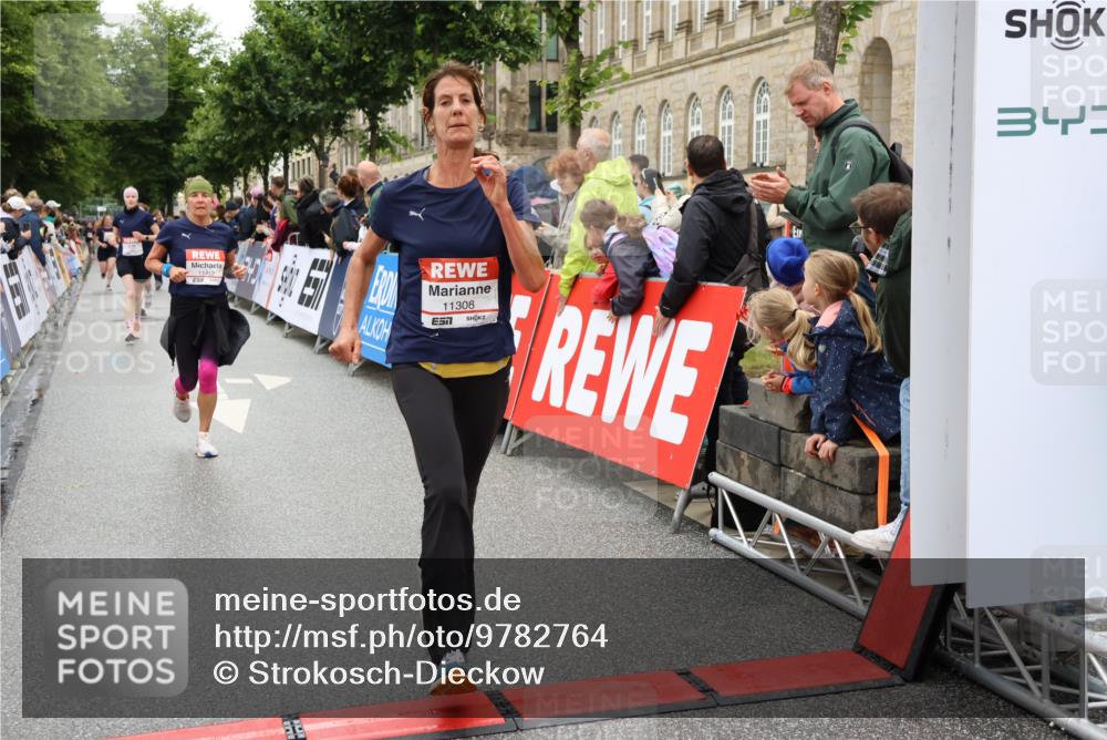 14.06.2026 - REWE Women's Run Strokosch-Dieckow http://msf.ph/oto/9782764 14.06.2026 10:01:17 Ziel 10068, 10204, 10221, 10370, 10522, 10576, 11150, 11265, 11308, 11334, 11412, 11440, 11472, 11522 meine-sportfotos.de