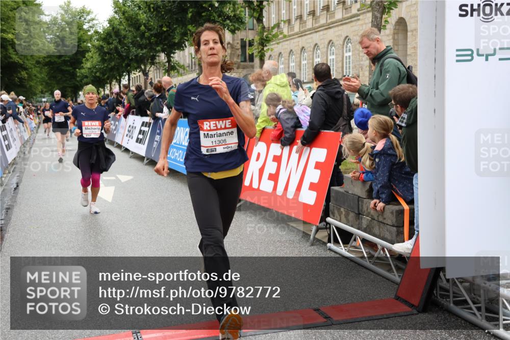 14.06.2026 - REWE Women's Run Strokosch-Dieckow http://msf.ph/oto/9782772 14.06.2026 10:01:17 Ziel 10068, 10204, 10221, 10370, 10522, 10576, 11150, 11265, 11308, 11334, 11412, 11440, 11472, 11522 meine-sportfotos.de