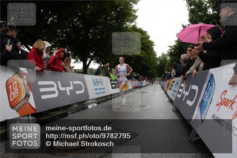 14.06.2026 - REWE Women's Run Michael Strokosch http://msf.ph/oto/9782795 14.06.2026 09:43:56 Laufen 10, 18, 10, 08, 17, 56, 80, 340 meine-sportfotos.de
