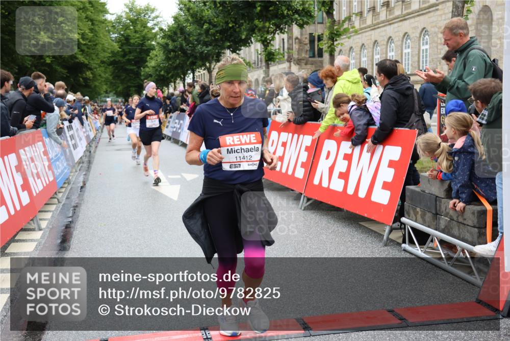 14.06.2026 - REWE Women's Run Strokosch-Dieckow http://msf.ph/oto/9782825 14.06.2026 10:01:19 Ziel 10068, 10221, 10522, 10576, 10933, 11150, 11265, 11308, 11412, 11440, 11522 meine-sportfotos.de