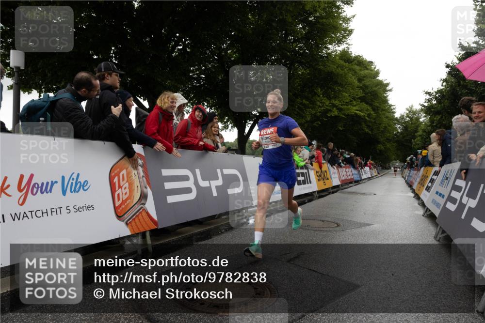 14.06.2026 - REWE Women's Run Michael Strokosch http://msf.ph/oto/9782838 14.06.2026 09:44:03 Laufen 5, 10, 18, 10, 08, 17, 56, 80, 340 meine-sportfotos.de