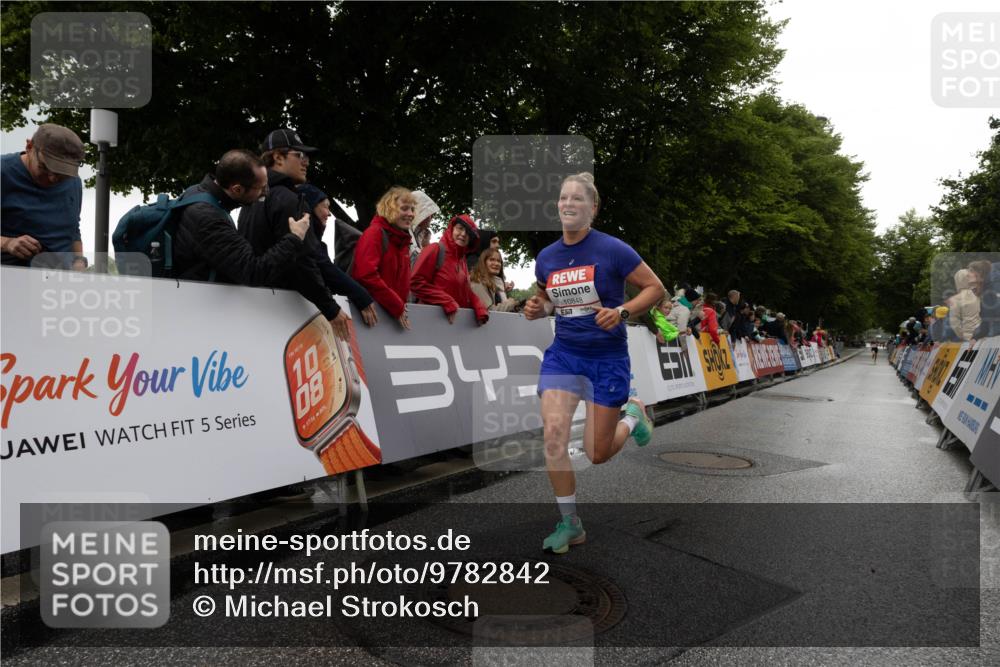 14.06.2026 - REWE Women's Run Michael Strokosch http://msf.ph/oto/9782842 14.06.2026 09:44:04 Laufen 5, 10, 18, 10, 08, 17, 56, 80, 347, 10848, 57 meine-sportfotos.de