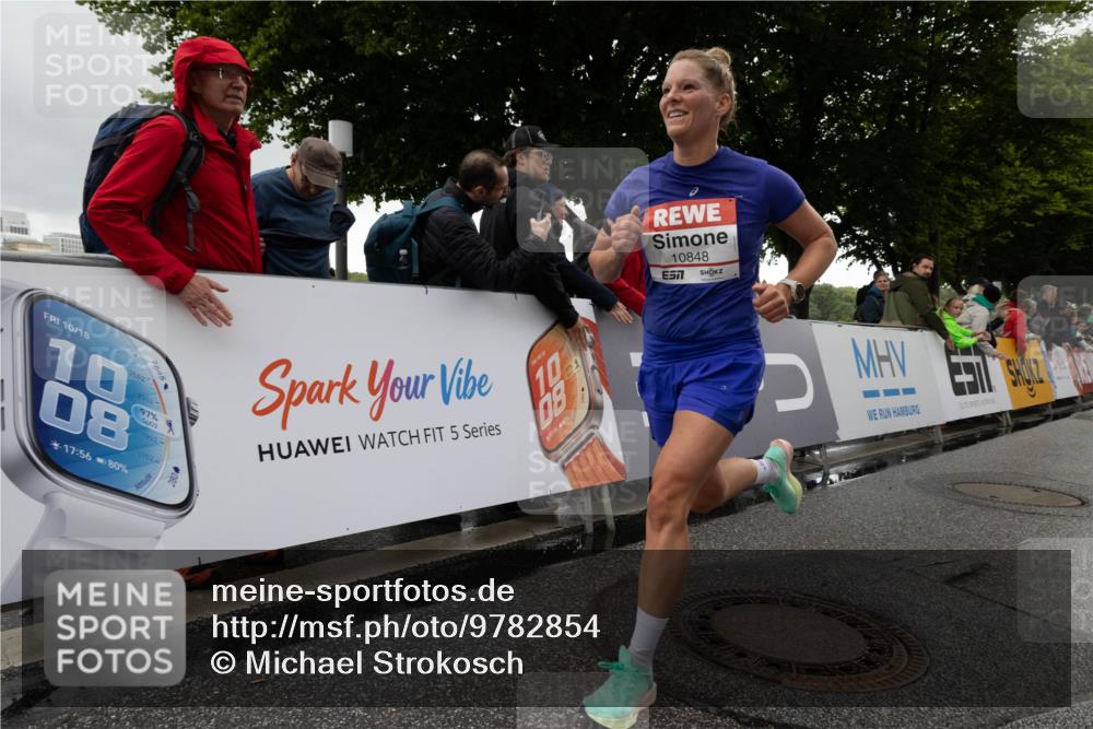 14.06.2026 - REWE Women's Run Michael Strokosch http://msf.ph/oto/9782854 14.06.2026 09:44:04 Laufen 10, 18, 2752, 2552, 1645, 10, 08, 97, 17, 56, 80, 2, 1952, 1752, 5, 10, 08, 17, 56, 80, 10848, 7 meine-sportfotos.de