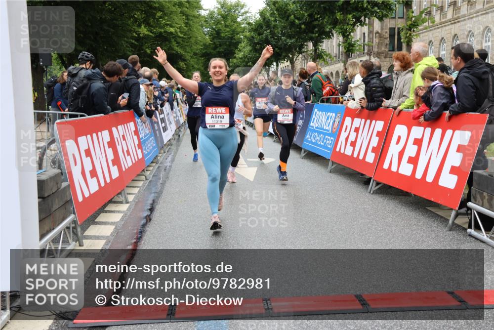 14.06.2026 - REWE Women's Run Strokosch-Dieckow http://msf.ph/oto/9782981 14.06.2026 10:01:32 Ziel 10077, 10121, 10369, 10792, 10812, 10828, 10902, 10966, 11196, 11206, 11319, 11375 meine-sportfotos.de