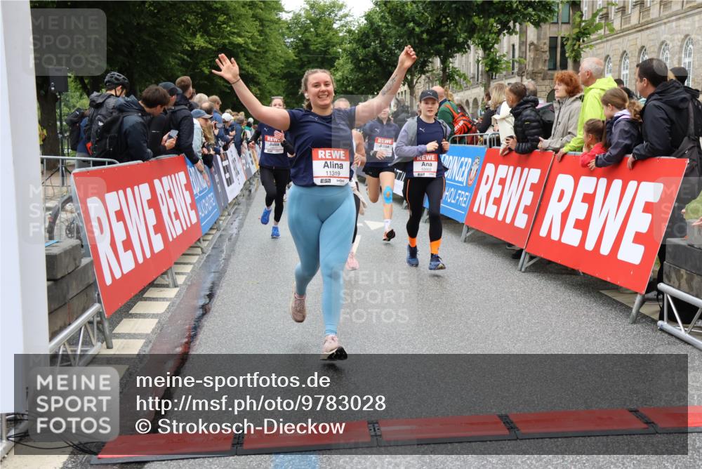 14.06.2026 - REWE Women's Run Strokosch-Dieckow http://msf.ph/oto/9783028 14.06.2026 10:01:32 Ziel 10077, 10121, 10369, 10792, 10812, 10828, 10902, 10966, 11196, 11206, 11319, 11375 meine-sportfotos.de
