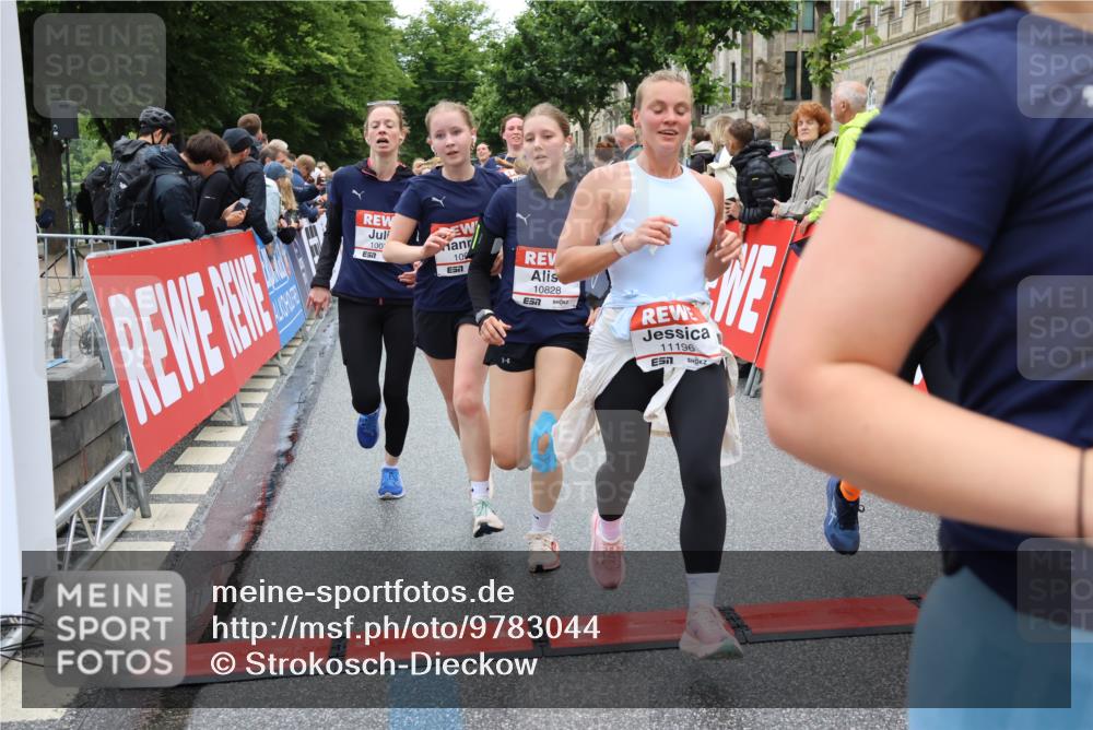 14.06.2026 - REWE Women's Run Strokosch-Dieckow http://msf.ph/oto/9783044 14.06.2026 10:01:34 Ziel 10077, 10121, 10315, 10369, 10792, 10812, 10824, 10828, 10902, 10915, 10966, 11018, 11044, 11196, 11206, 11319, 11375 meine-sportfotos.de