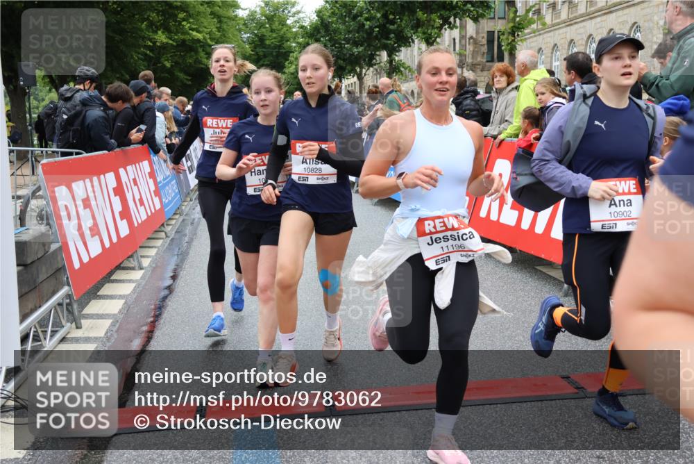 14.06.2026 - REWE Women's Run Strokosch-Dieckow http://msf.ph/oto/9783062 14.06.2026 10:01:34 Ziel 10077, 10121, 10315, 10369, 10792, 10812, 10824, 10828, 10902, 10915, 10966, 11018, 11044, 11196, 11206, 11319, 11375 meine-sportfotos.de