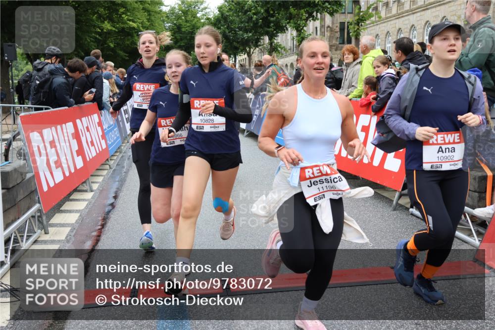 14.06.2026 - REWE Women's Run Strokosch-Dieckow http://msf.ph/oto/9783072 14.06.2026 10:01:34 Ziel 10077, 10121, 10315, 10369, 10792, 10812, 10824, 10828, 10902, 10915, 10966, 11018, 11044, 11196, 11206, 11319, 11375 meine-sportfotos.de
