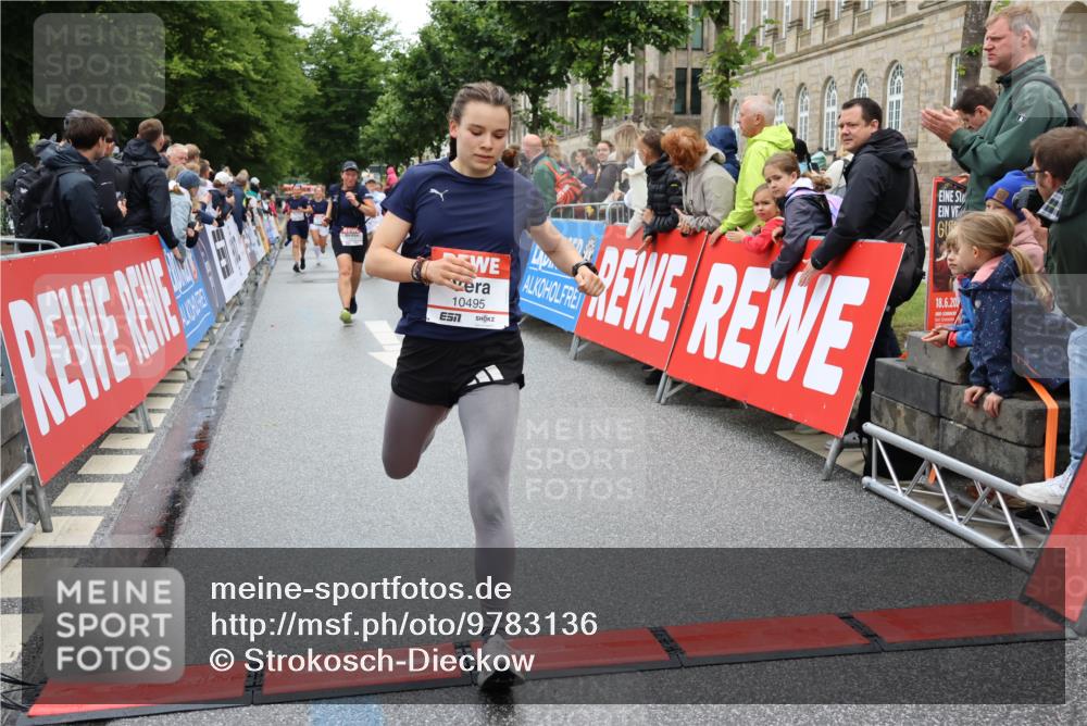 14.06.2026 - REWE Women's Run Strokosch-Dieckow http://msf.ph/oto/9783136 14.06.2026 10:01:46 Ziel 10165, 10307, 10315, 10482, 10495, 11013, 11044, 11045, 11361 meine-sportfotos.de