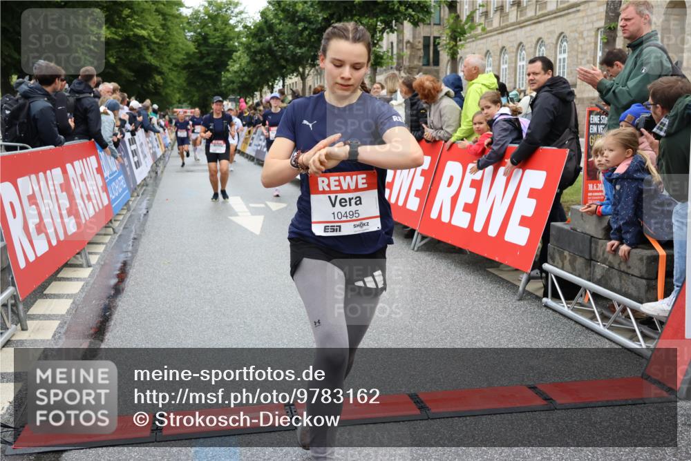 14.06.2026 - REWE Women's Run Strokosch-Dieckow http://msf.ph/oto/9783162 14.06.2026 10:01:46 Ziel 10165, 10307, 10315, 10482, 10495, 11013, 11044, 11045, 11361 meine-sportfotos.de