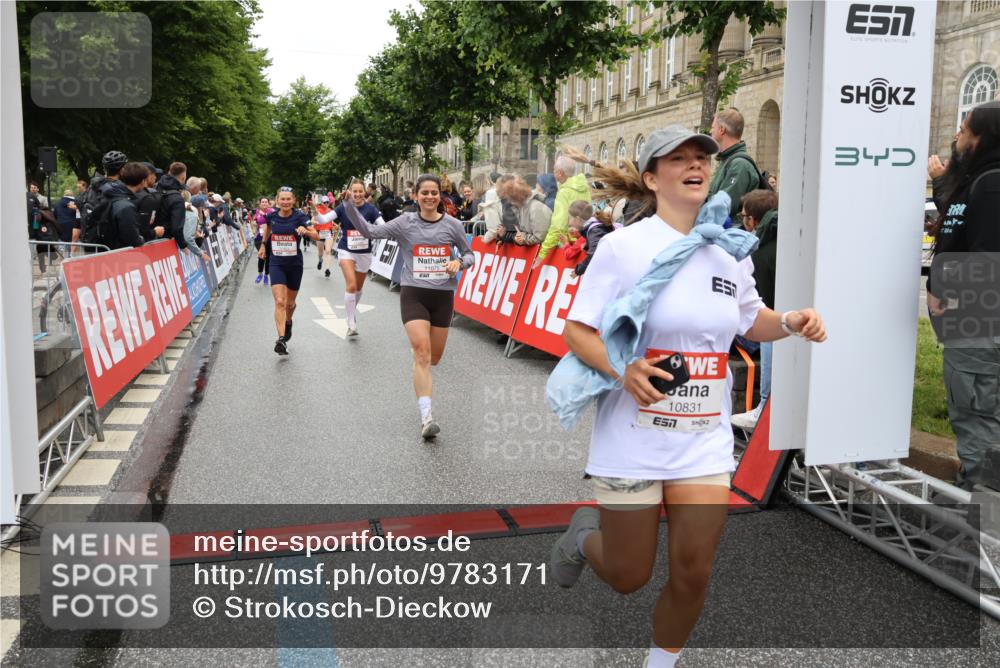 14.06.2026 - REWE Women's Run Strokosch-Dieckow http://msf.ph/oto/9783171 14.06.2026 10:01:51 Ziel 10165, 10320, 10453, 10495, 10831, 11013, 11038, 11075, 11078, 11285 meine-sportfotos.de