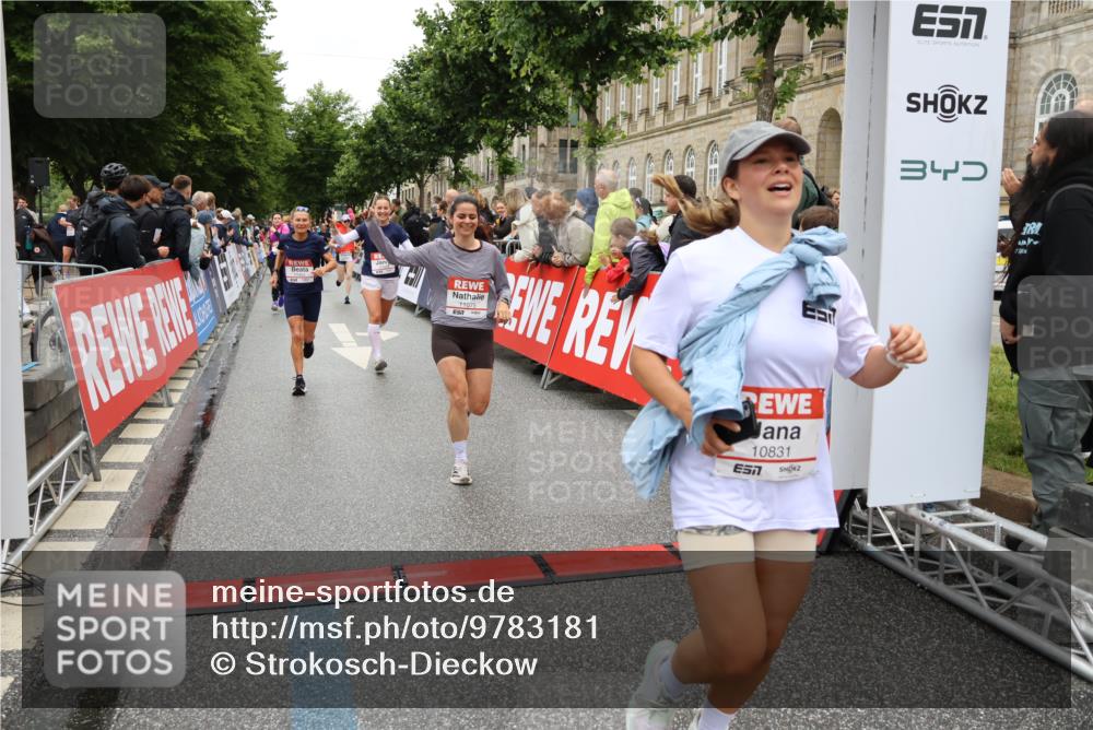 14.06.2026 - REWE Women's Run Strokosch-Dieckow http://msf.ph/oto/9783181 14.06.2026 10:01:51 Ziel 10165, 10320, 10453, 10495, 10831, 11013, 11038, 11075, 11078, 11285 meine-sportfotos.de
