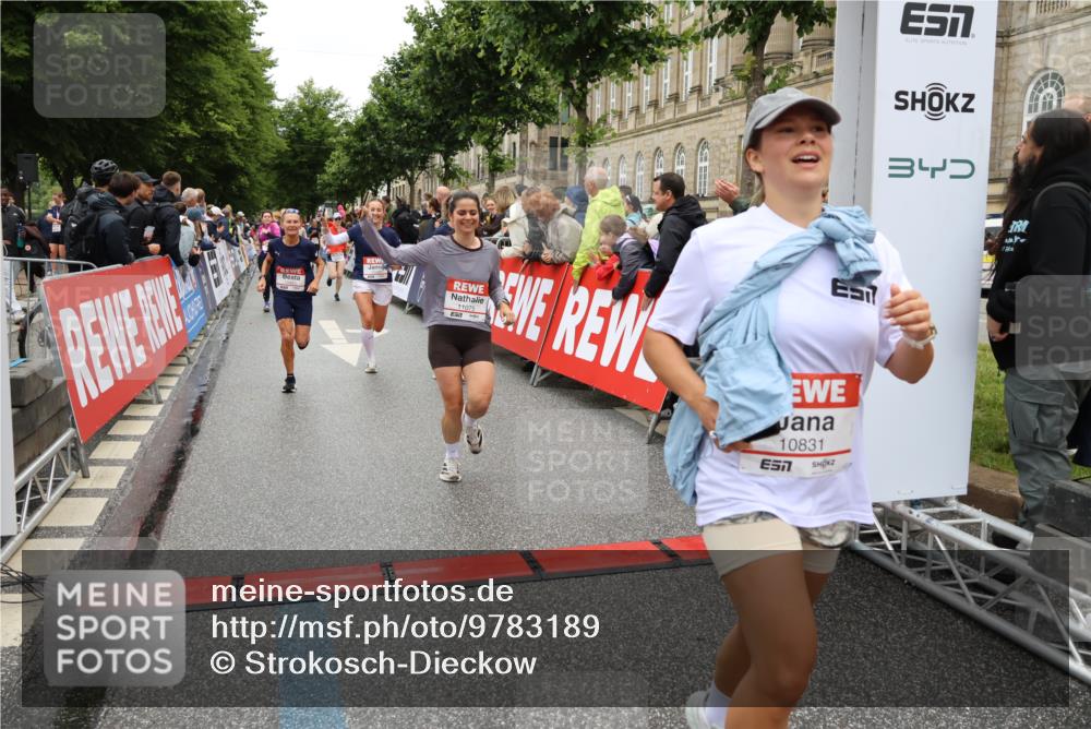 14.06.2026 - REWE Women's Run Strokosch-Dieckow http://msf.ph/oto/9783189 14.06.2026 10:01:51 Ziel 10165, 10320, 10453, 10495, 10831, 11013, 11038, 11075, 11078, 11285 meine-sportfotos.de