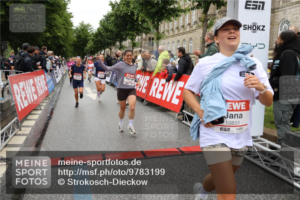 14.06.2026 - REWE Women's Run Strokosch-Dieckow http://msf.ph/oto/9783199 14.06.2026 10:01:51 Ziel 10165, 10320, 10453, 10495, 10831, 11013, 11038, 11075, 11078, 11285 meine-sportfotos.de